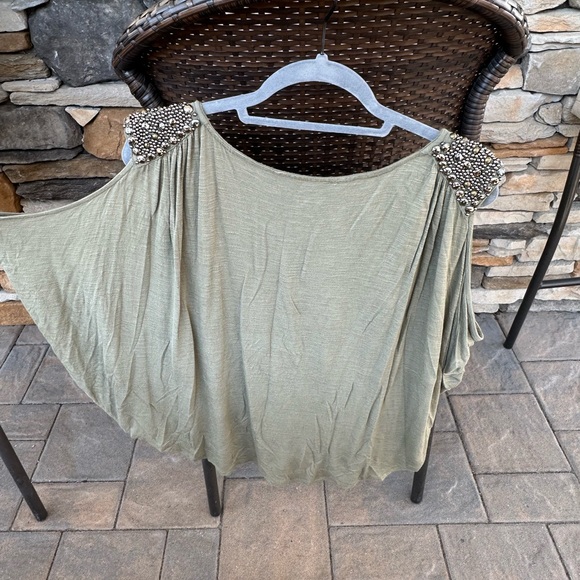 Guess women’s sleeveless dome sleeve with beads size small in olive green - Picture 3 of 5